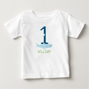 鮫のワイシャツ の最初誕生日 ベビーTシャツ