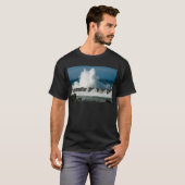 鮫の入江に衝突する波 Tシャツ (正面フル)