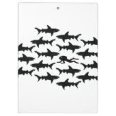 鮫の学校とのスキューバダイバーの水泳 クリップボード (裏面)