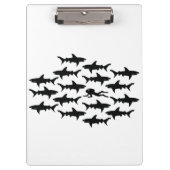 鮫の学校とのスキューバダイバーの水泳 クリップボード (正面)