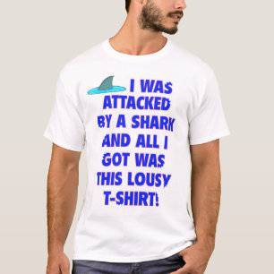 鮫の攻撃の記念品 Tシャツ