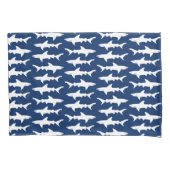 鮫の攻撃! 深く青い海の鮫の学校 枕カバー (正面)