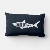 鮫週の鮫の恋人のギフトのタイポグラフィの芸術 ランバークッション (裏面)