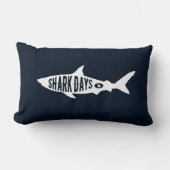 鮫週の鮫の恋人のギフトのタイポグラフィの芸術 ランバークッション (正面)