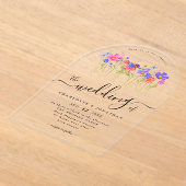 鮮やかで大胆なカラフルなボヘミアンワイルドフラワーのウェディング アクリル招待状 (レイダウン)