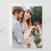 鮮やかで大胆な花のマゼンタのウィンターウェディング セーブザデート (正面)