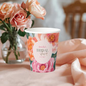 鮮やかで大胆な花を飾った明るい ブライダルシャワー 紙コップ