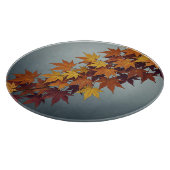 鮮やかなオレンジ色と黄色のカエデの葉　紅葉 カッティングボード (角)