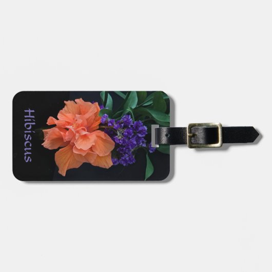 鮮やかなオレンジ色のハイビスカストロピカルカスタマイズ可能なブラック ラゲッジタグ (正面横)