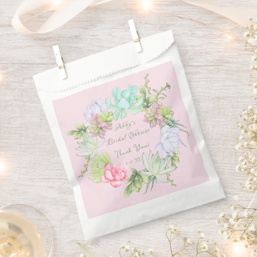 鮮やかなグリーンリースのブライダルシャワーフェイバーバッグ フェイバーバッグ (クリップ留めされた状態)