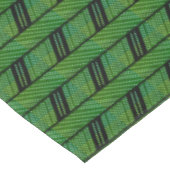 鮮やかなストライプ柄のアブストラクトグリーン幾何学模様 テーブルクロス (アングル)