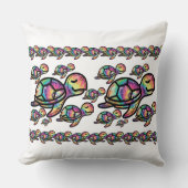 鮮やかなタイダイ染めの海亀 クッション (正面)