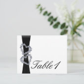 鮮やかなハート：黒いリボンとD表番号 ポストカード (スタンド正面)