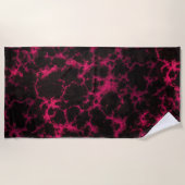 鮮やかなピンクおよび黒いゴシック ビーチタオル (正面)