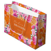 鮮やかなピンクとオレンジのガーデン フラワーネーム ウェディング ラージペーパーバッグ (正面アングル)