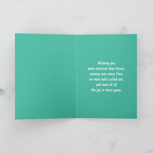 鮮やかなピンクとミントテニスラケット誕生日カード カード (内部)