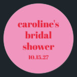 鮮やかなピンクと赤のモダンで楽しいカスタム ブライダル シャワー ラウンドシール<br><div class="desc">大胆なタイポグラフィー 明るいピンクと赤のモダンで楽しいシンプル カスタム ブライダル シャワー クラシック ラウンド ステッカー</div>