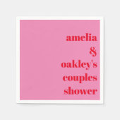 鮮やかなピンクと赤のモダンなカスタムカップルシャワー スタンダードカクテルナプキン (正面)