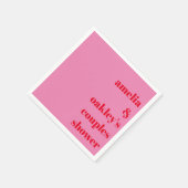 鮮やかなピンクと赤のモダンなカスタムカップルシャワー スタンダードカクテルナプキン (角)