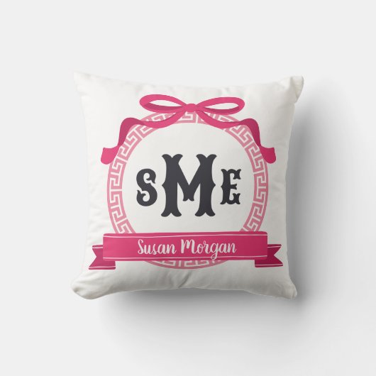 鮮やかなピンクのギリシャ鍵文のモノグラム クッション (正面)