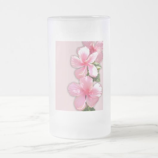 鮮やかなピンクのハイビスカスの花 フロストグラスビールジョッキ (中央)