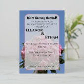 鮮やかなピンクのバラの花束と青い空の夏 箔招待状 (立ち正面)