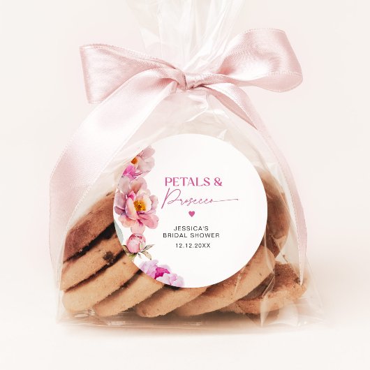 鮮やかなピンクの芍薬の花びらとプロセッコのブライダル ラウンドシール