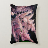 鮮やかなピンクの花が閉まる アクセントクッション (正面(垂直))