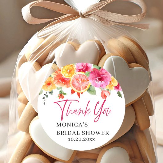 鮮やかなピンクの花とオレンジのスライス ブライダルシャワー ラウンドシール
