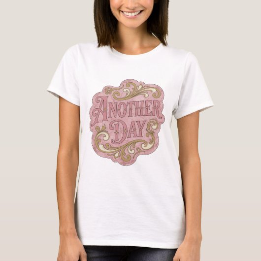 鮮やかなピンクのANOTHER DAY 引用デザイン Tシャツ (正面)