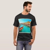 鮮やかな地中海の港の生活デザインのヴィンテージ Tシャツ (正面フル)