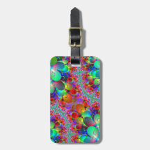 鮮やかな孔雀の尾