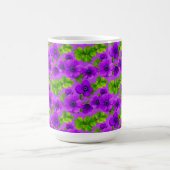 鮮やかな紫のアネモネの花 コーヒーマグカップ (中央)