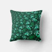 鮮やかな緑の色調で、エンボスに似ている クッション (裏面)