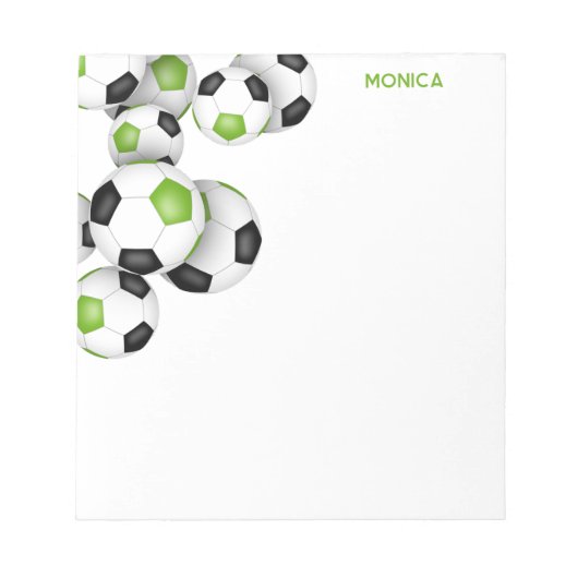 鮮やかな緑の黒いサッカーボールのアクセント名前をカスタムする ノートパッド (正面)