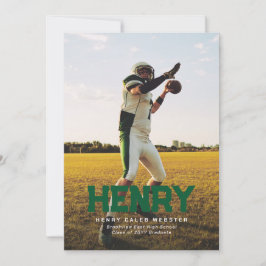 鮮やかな緑色のシンプルなスポーツフォントの卒業写真 招待状