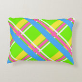 鮮やかな緑、ピンク、黄色、青の格子模様 アクセントクッション (裏面)