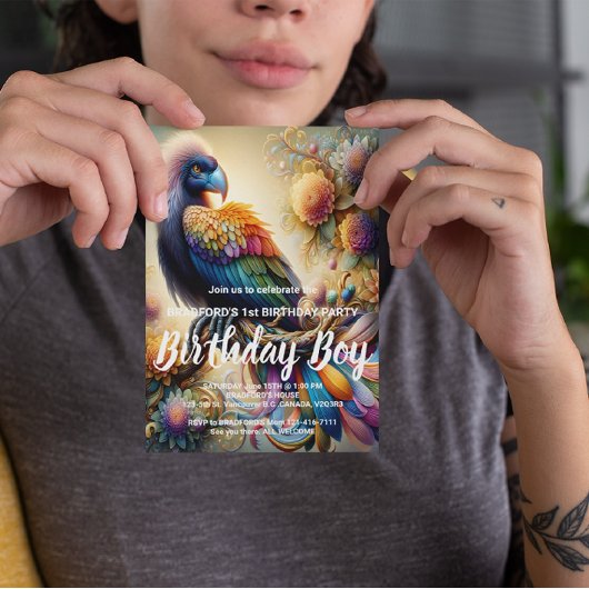 鮮やかな羽毛のコンサル、木の枝に腰掛ける ポストカード