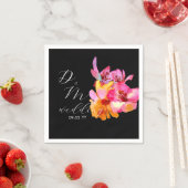 鮮やかな花の水彩モノグラム ブラック ウェディング スタンダードカクテルナプキン (インサイチュ)