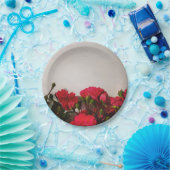 鮮やかな花の花を咲かせる赤いバラの新芽 ペーパープレート (パーティー)