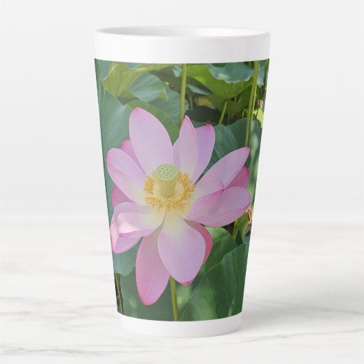 鮮やかな蓮の花 カフェラテマグ (正面)