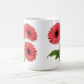 鮮やかな赤いガーベラの花束 コーヒーマグカップ (中央)
