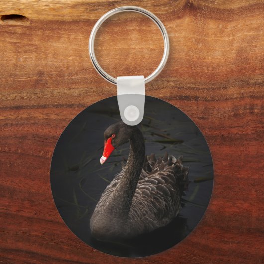 鮮やかな赤くのくちばしを持つ美しい黒い白鳥 キーホルダー (正面)