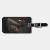 鮮やかな赤くのくちばしを持つ美しい黒い白鳥 ラゲッジタグ (正面横)