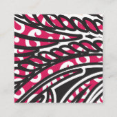 鮮やかな赤とピンを持つ装飾的なペイズリーデザイン スクエア名刺 (裏面)