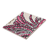 鮮やかな赤とピンを持つ装飾的なペイズリーデザイン タイル (側面)