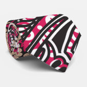 鮮やかな赤とピンを持つ装飾的なペイズリーデザイン ネクタイ (ロール)