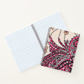 鮮やかな赤とピンを持つ装飾的なペイズリーデザイン ノートブック (内部)
