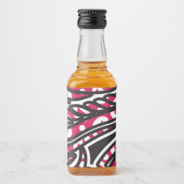 鮮やかな赤とピンを持つ装飾的なペイズリーデザイン リキュールボトルラベル