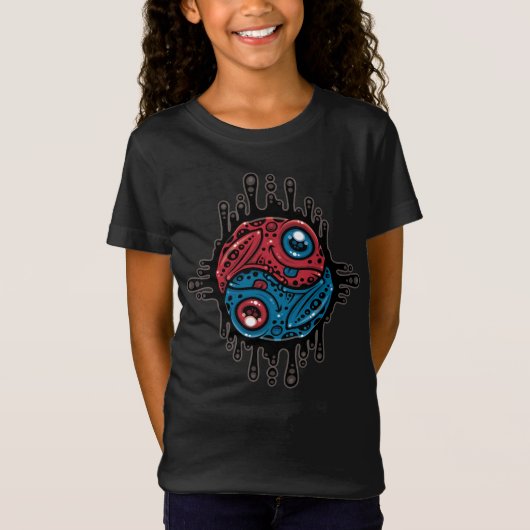 鮮やかな赤と青の毒カエルが描かれた陰陽 Tシャツ (正面)